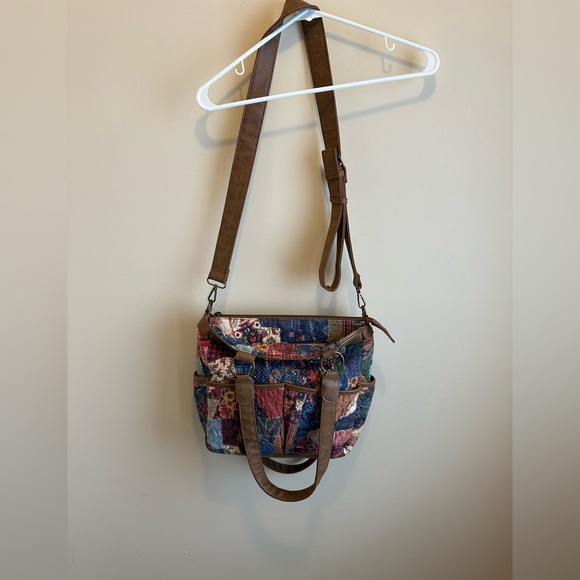 Donna Sharp Dizzy Quilted Crossbody/Tote/Purse Adjustable Strap Zip Closure - Picture 2 of 7